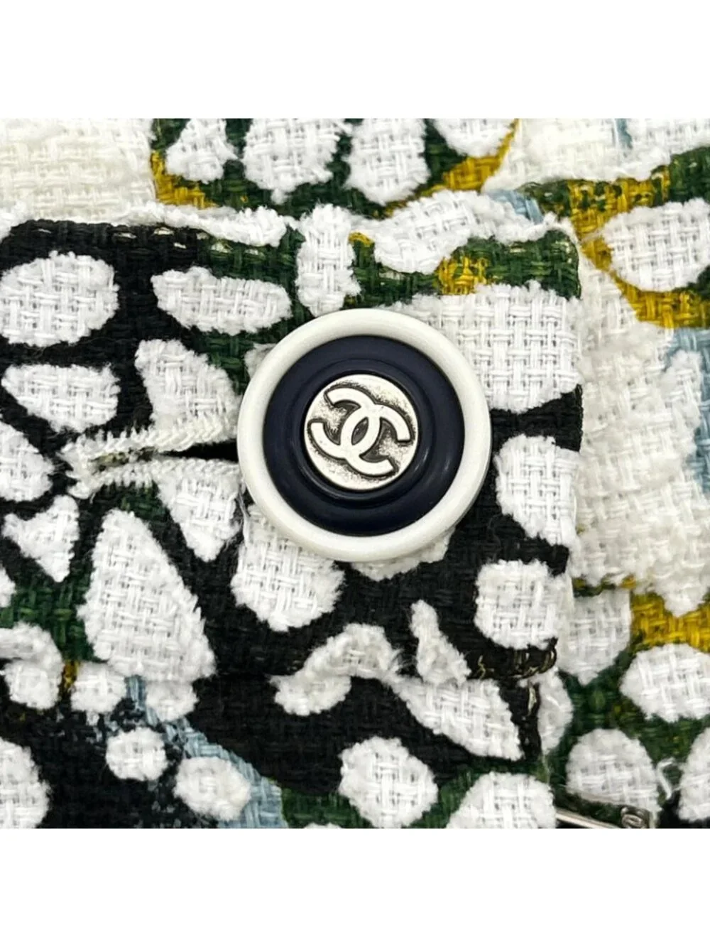 Chanel CC Logo Button Total Flower Design Shorts 34